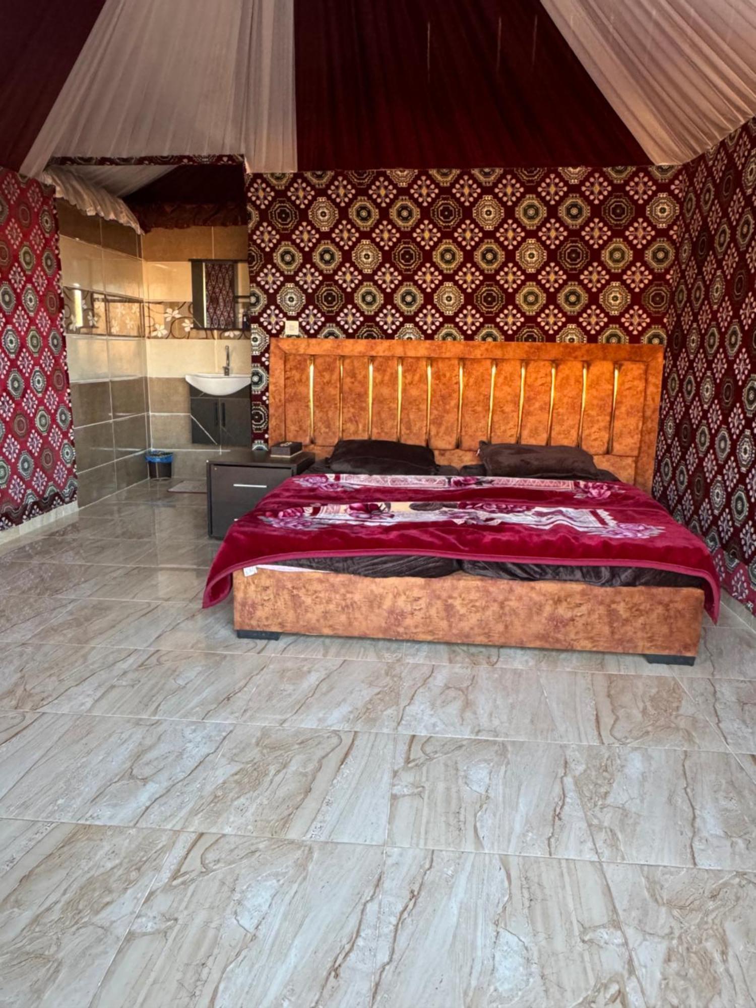 Wadi Rum Bubble Camp & Tour Экстерьер фото