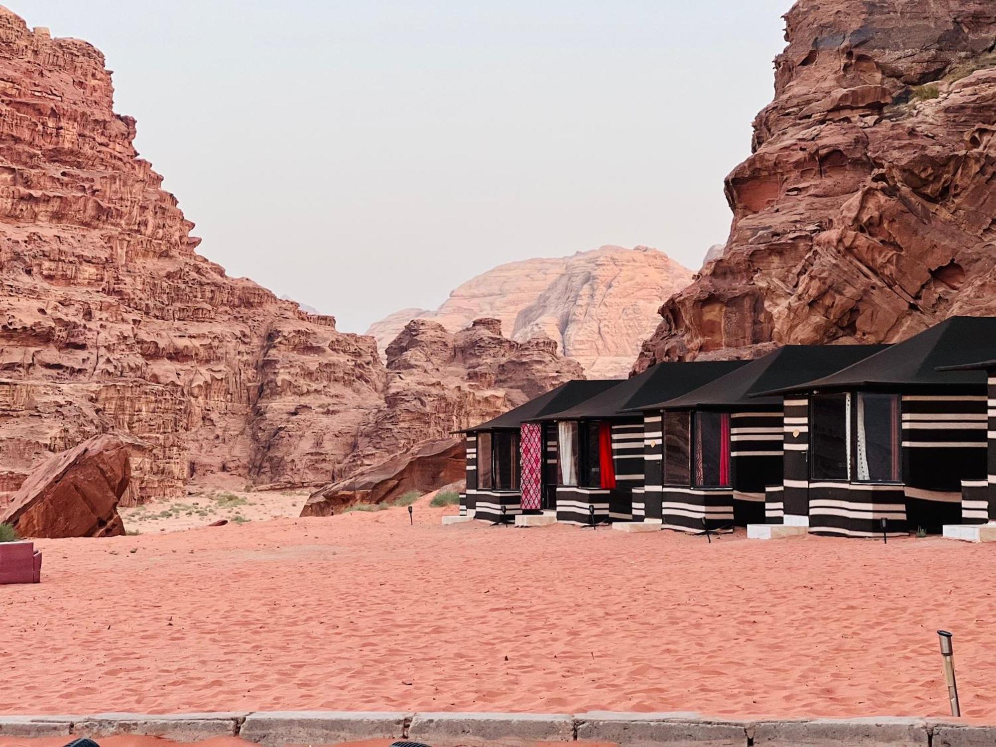 Wadi Rum Bubble Camp & Tour Экстерьер фото