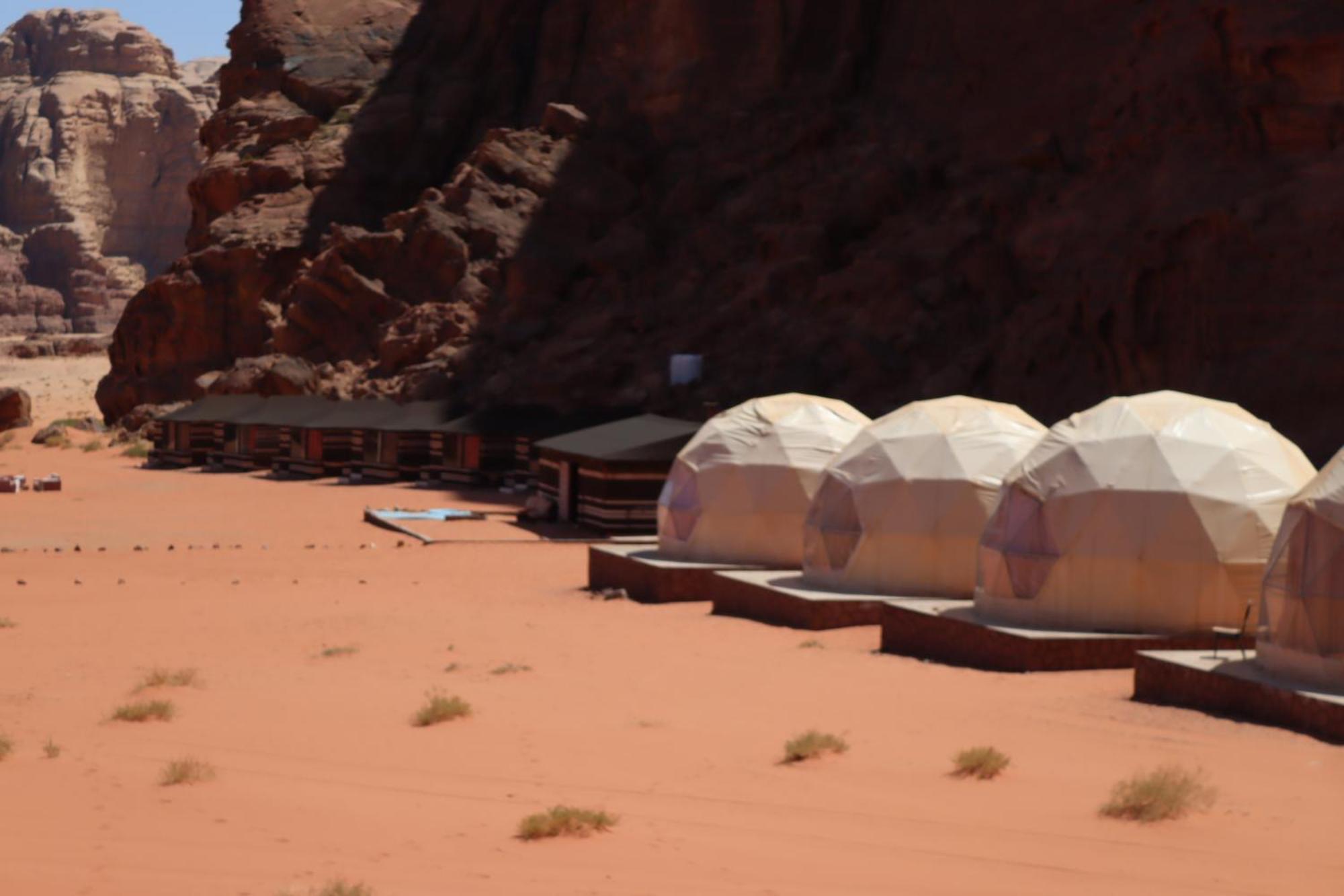 Wadi Rum Bubble Camp & Tour Экстерьер фото