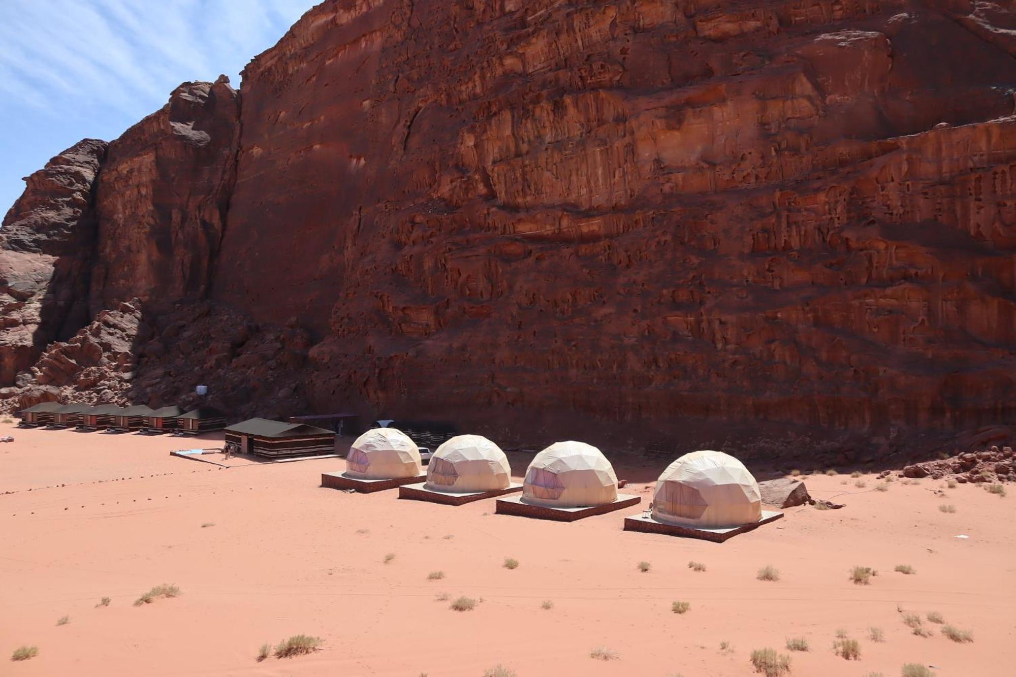 Wadi Rum Bubble Camp & Tour Экстерьер фото