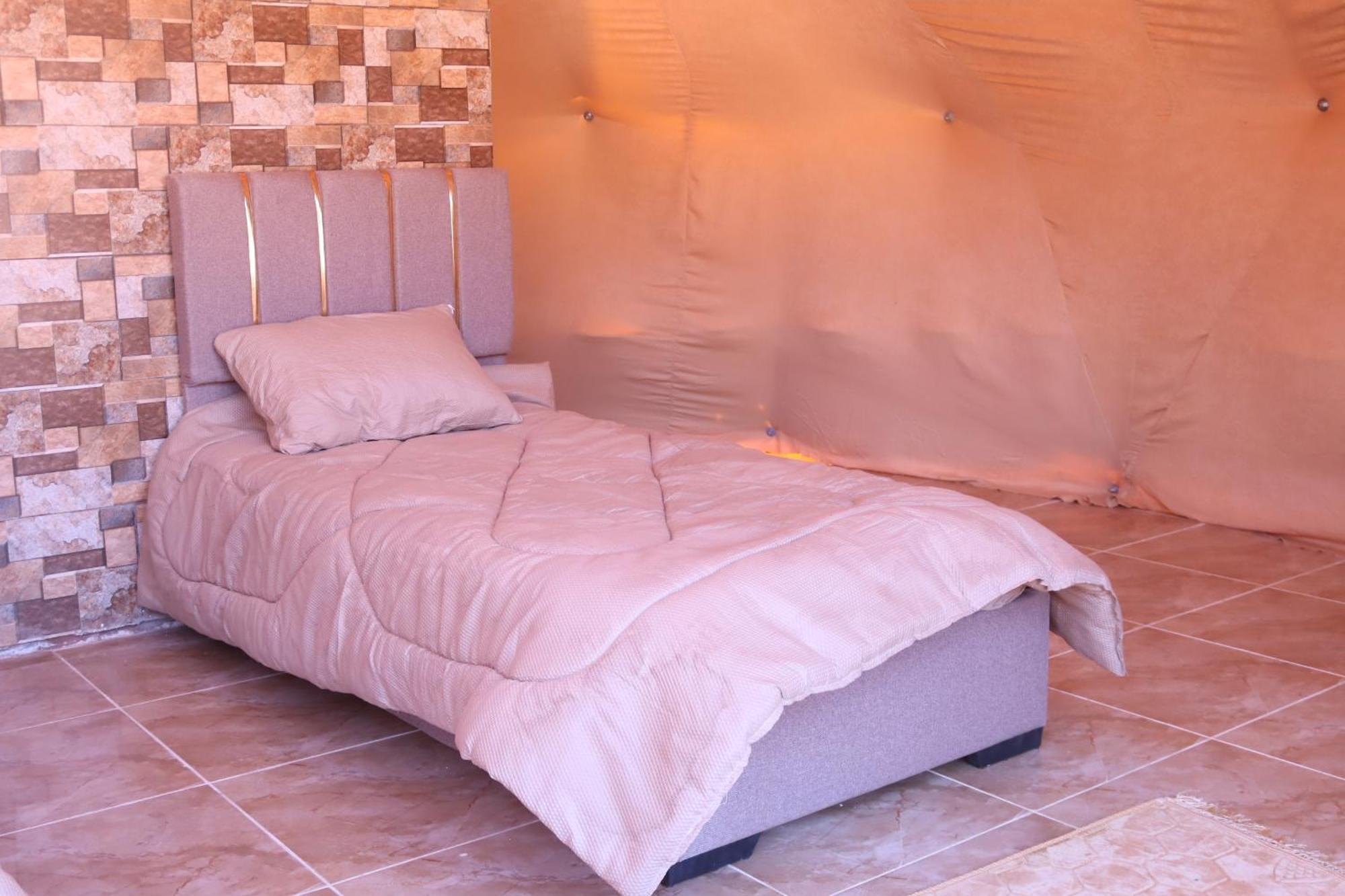 Wadi Rum Bubble Camp & Tour Экстерьер фото