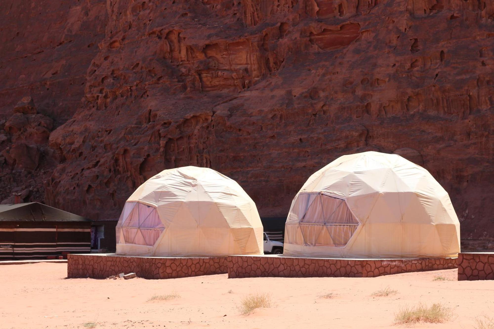 Wadi Rum Bubble Camp & Tour Экстерьер фото
